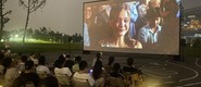 （色羞涩小穴流水大鸡巴视频转载）成都秋夜“新耍法”：到公园看坝坝电影
